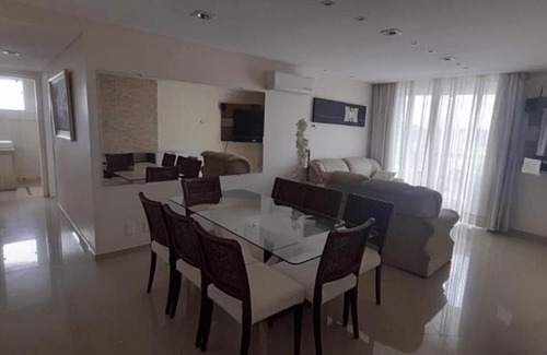 Uniao da Vitoria Apartamento | Lindo apartamento no coração da cidade - APARTAMENTO INTEIRO OU SEJA NÃO É COMPARTILHADO COM OUTRAS PESSOAS - Perto de tudo - 2 quartos - Ar condicionado - Churrasqueira - Cozinha completa - 120 metros quadrados ao todo - Quartos com 12 metros quadrados