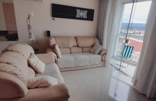 Uniao da Vitoria Apartamento | Lindo apartamento no coração da cidade - APARTAMENTO INTEIRO OU SEJA NÃO É COMPARTILHADO COM OUTRAS PESSOAS - Perto de tudo - 2 quartos - Ar condicionado - Churrasqueira - Cozinha completa - 120 metros quadrados ao todo - Quartos com 12 metros quadrados