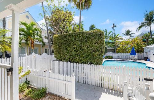 Bahama Village Casa | Linger Longer by AvantStay Key West Walkable Gated Community Shared Pool Week Long Stays Only