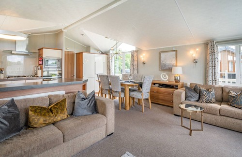 Flookburgh Cabaña | LINKS LODGE, pet friendly, country holiday cottage in Flookburgh