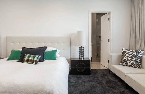 Toorak Casa | Linlithgow (Heated Pool)