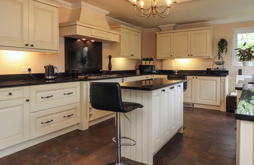Thornton-Cleveleys Cabaña | LINWOOD, pet friendly, with hot tub in Cleveleys