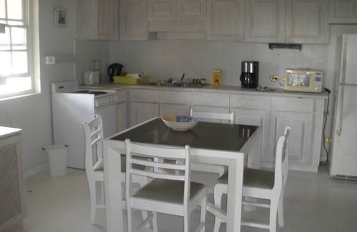 Christie Otro | Lion Castle Estate, country apart.