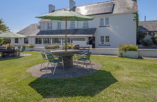 Tudweiliog Hotel | Lion Hotel