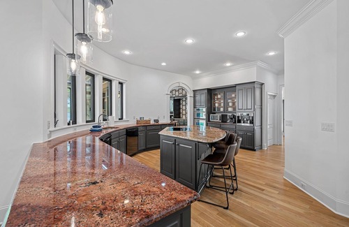 Denver Casa | White Lotus by SoCharm | *NO BOOKING FEES* Luxe Retreat with 300ft of Waterfront Views & Pickleball