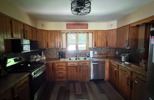 Waupaca Casa | Lion on Beasley located on the Chain O'Lakes in Waupaca
