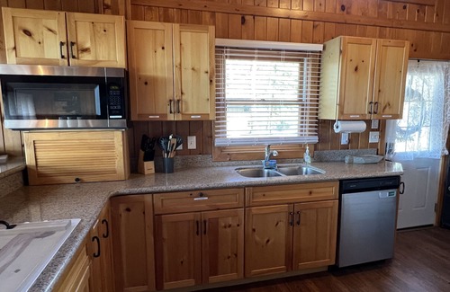 King Cabaña | Lion on Sunset Lake/Chain O' Lakes/Nestled in the woods/Pet friendly!