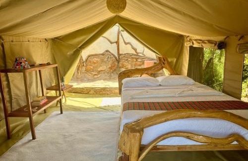 Archers Post Otro | Lion's Cave Camp, SAMBURU