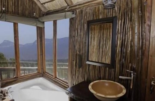 Thorny Bush Game Reserve Otro | Lion Tree Top Lodge