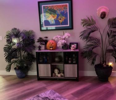 Trailer Estates Casa | Lions Den. private room in shared home