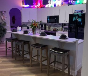 Trailer Estates Casa | Lions Den. private room in shared home