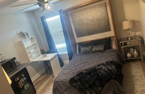 Trailer Estates Casa | Lions Den. private room in shared home