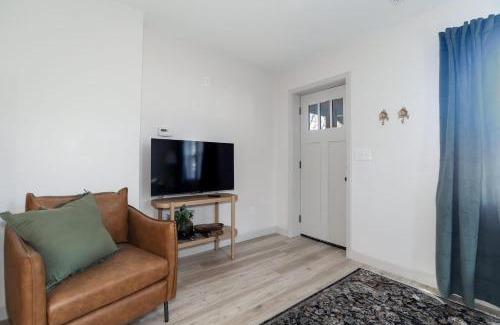 Wichita Casa | Lions Lair - 1 BR 1 BA Home Coffee Smrt TV Wifi