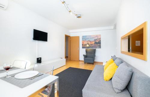 Sao Domingos de Benfica Apartamento | Lisboa, Cidade, Elegant Apartment with Air Cond, Free WIFI and Near Metro, by IG