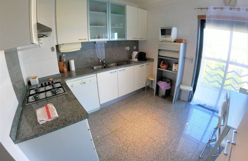 Alges Apartamento | Lisbon, 2 bedroom apartment w/ balcony in Algés