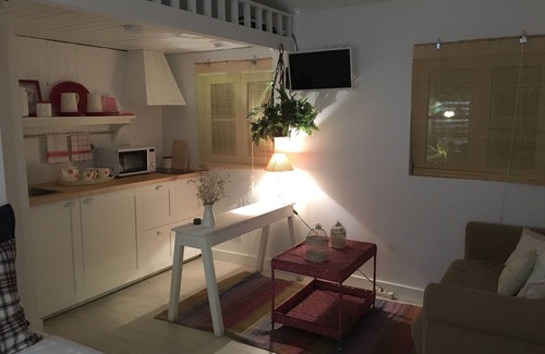 Carvoeira Apartamento | Lisbon Cozy House w/Garden and Pool
