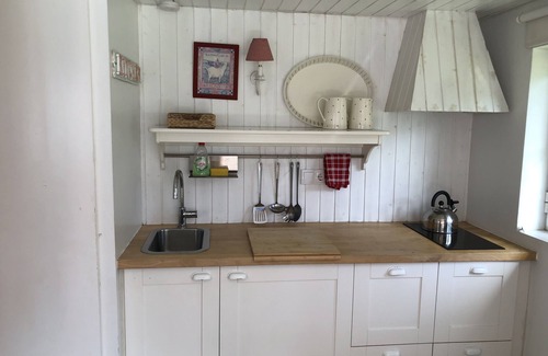 Carvoeira Apartamento | Lisbon Cozy House w/Garden and Pool