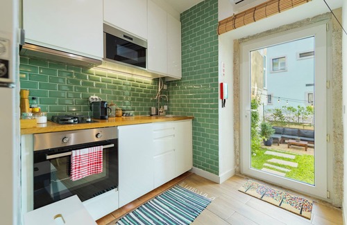 Pena Apartamento | Lisbon Private Terrace APT (w/BBQ) w/AC and Private Entrance - 10min City Center