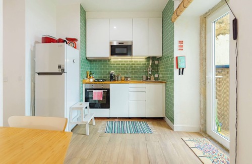 Pena Apartamento | Lisbon Private Terrace APT (w/BBQ) w/AC and Private Entrance - 10min City Center