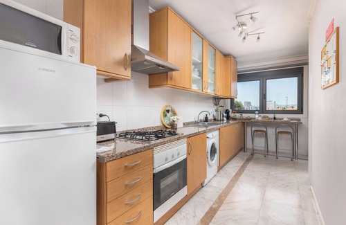 Lisbon Old Town Apartamento | Sunny Pool Aprt. (4 pax) con estacionamiento y jardín GRATIS!