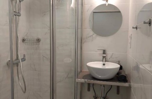 Cacilhas Apartamento | Lisbon South Bay Rooms Deluxe - Double Room with Private Bathroom