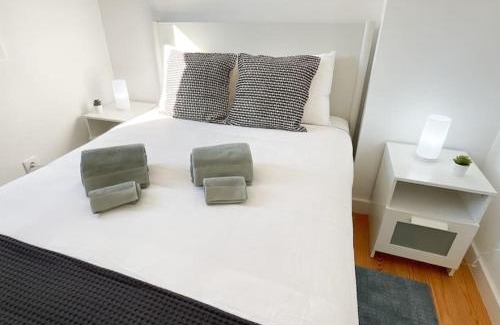 Santos Apartamento | Lisbon Sun River View Balcony Apt