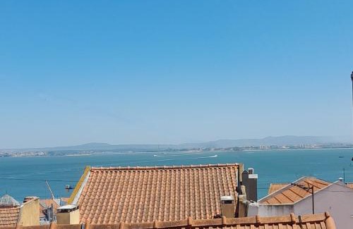 Santos Apartamento | Lisbon Sun River View Balcony Apt