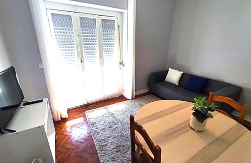 Reboleira Apartamento | Lisbon traditional T2 with balcony in Damaia, Lisbon
