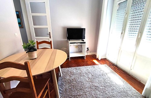 Reboleira Apartamento | Lisbon traditional T2 with balcony in Damaia, Lisbon