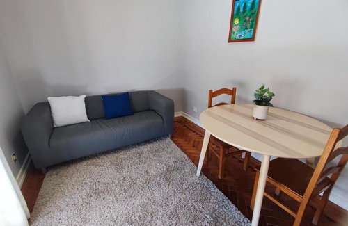 Reboleira Apartamento | Lisbon traditional T2 with balcony in Damaia, Lisbon