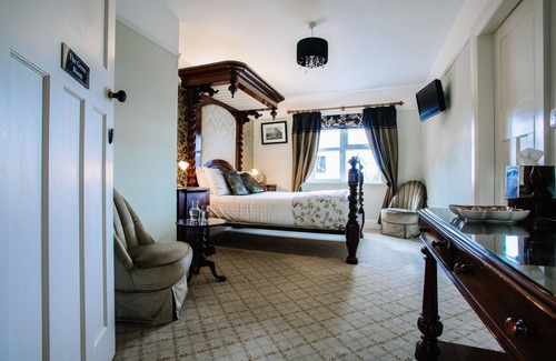 Dromore Cama Y Desayuno | Triple-Baño en la habitacion-Courtyard Room