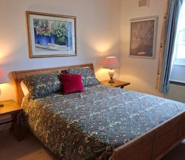 Himley Apartamento | Listed lodge building overlooking Himley Park