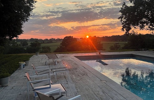 Lexington Casa | The Glass House at Redbob Farm - More Than a House - It's an Experience!
