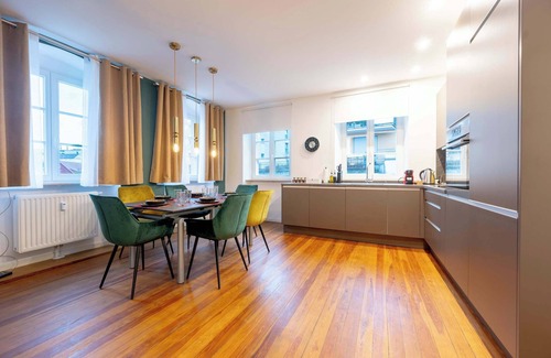Weinheim Apartamento | LiT LiVING: Luxury - Box Spring - Parking - 3 BR