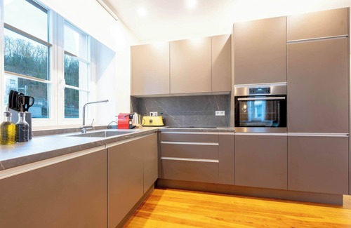 Weinheim Apartamento | LiT LiVING: Luxury - Box Spring - Parking - 3 BR