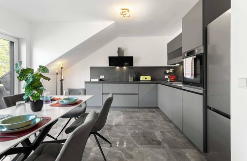 Woerth am Rhein Apartamento | LiT LiVING: Luxus | Box SprIng | Parking | Balcony