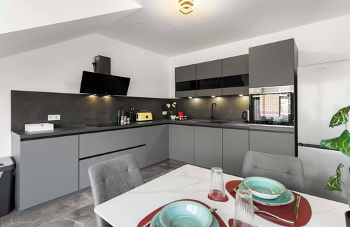 Woerth am Rhein Apartamento | LiT LiVING: Luxus | Box SprIng | Parking | Balcony