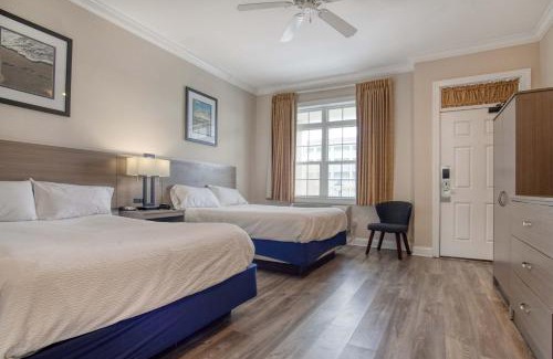 North Litchfield Beach Casa | Litchfield Beach 2 Queen Room at Seaside Inn