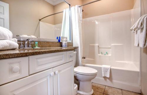 North Litchfield Beach Casa | Litchfield Beach 2 Queen Room at Seaside Inn