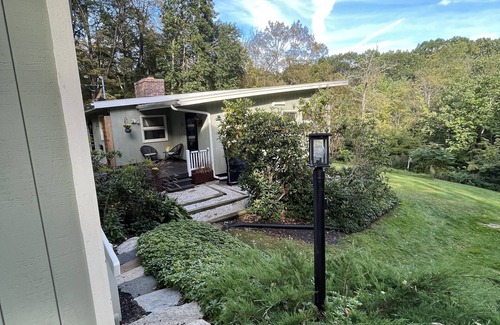 New Preston Casa | Litchfield County! Cozy & quiet, newly renovated 3 bdrm home near Lake Waramaug.