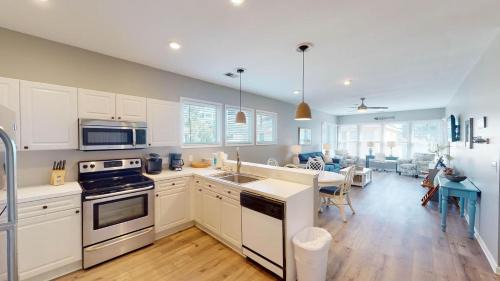 Litchfield by the Sea Villa | Litchfield Lakeside Escape Resort Perks by the Sea