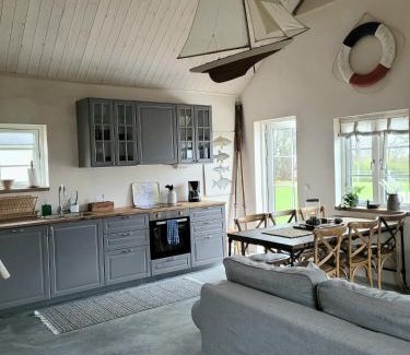 Sjorup Casa | Litet hus i mysig by nära havet