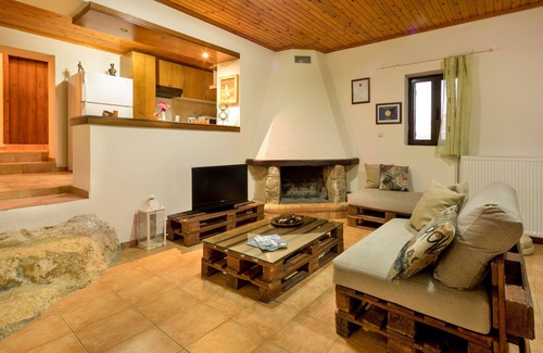 Kamboi Casa | Casa de piedra LITHARI en el pueblo Kampoi (00000009764)