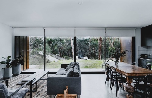 Hepburn Springs Casa | Lithic House-beautiful bush setting