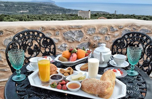 Omales Hotel | Lithos Stone Suites
