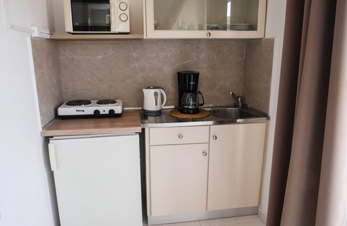 Agia Apartamento | Litinas Aprt with balcony in front of the pool