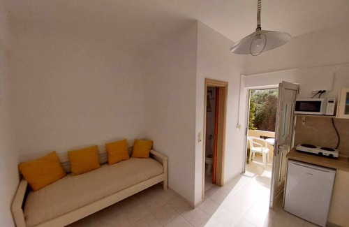 Agia Apartamento | Litinas Apt with pool & balcony with garden view