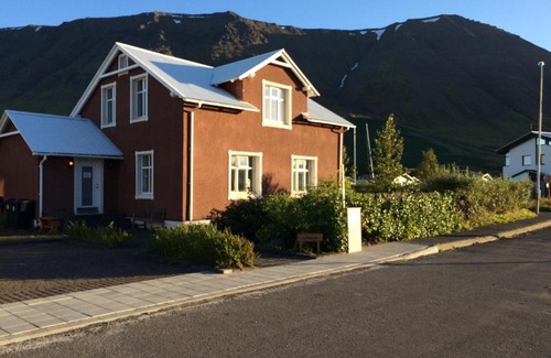 Flateyri Cama Y Desayuno | Litlabyli, charming historic house in Flateyri