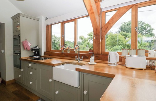 Ledbury Cabaña | LITTLE ACORN COTTAGE, pet friendly, with open fire in Ledbury