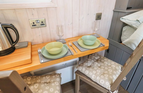 Oxenhope Cabaña | LITTLE ACRE, pet friendly, with a garden in Oxenhope
